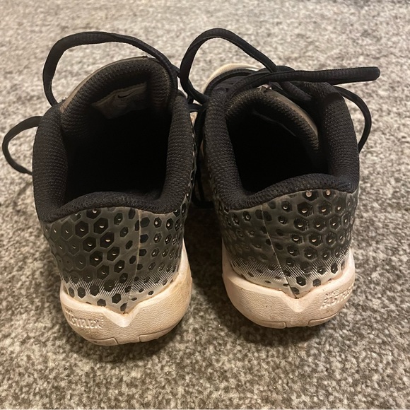 Kids Softball Cleats, size 3. - Picture 4 of 5